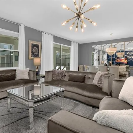 8 Bedroom- 5 Bathroom Storey Lake 2862 Bd